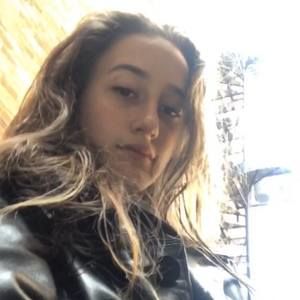 Meet your Posher, Léa